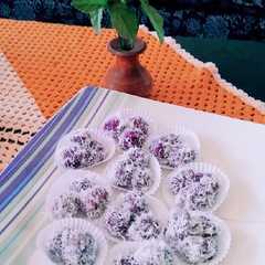 รูปของ Klepon ubi ungu