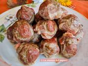 Una foto di secondi con pancetta
