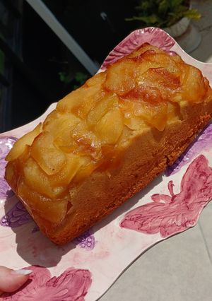 Una foto de Budín de manzana invertida