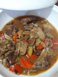 Guiso de Carne de Cordero con Yerbas Aromáticas de mi Huerto