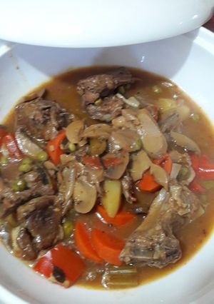 Una foto de Guiso de Carne de Cordero con Yerbas Aromáticas de mi Huerto