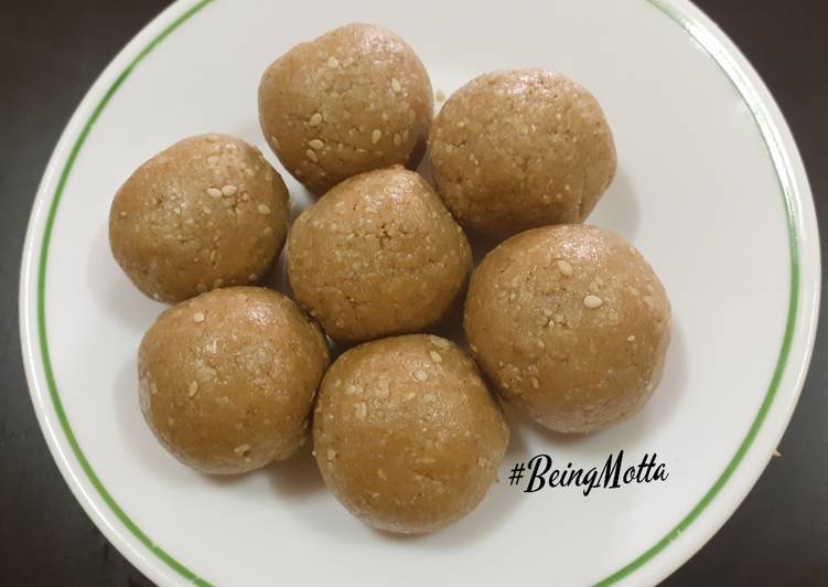 Til ladoo (Til Pindo)