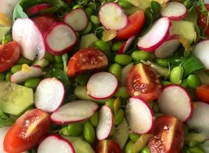 Foto di Insalata di edamame e ravanelli