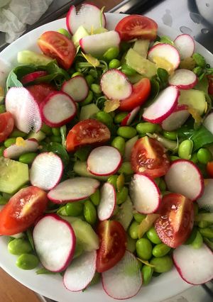 Foto di Insalata di edamame e ravanelli