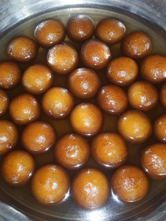 A picture of गुलाब जामुन (gulab jamun recipe in Hindi).