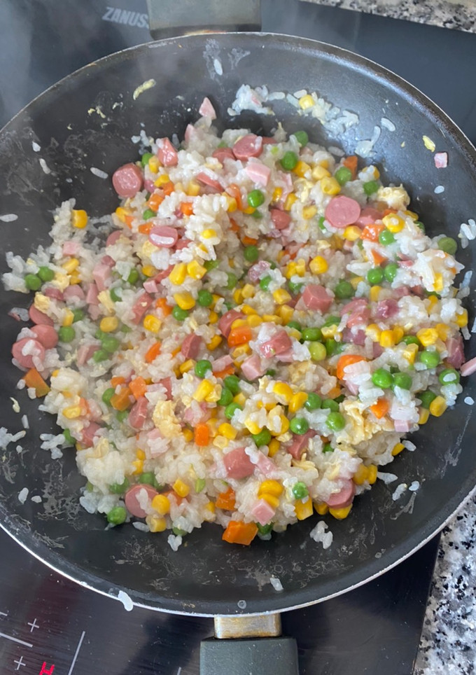 Una foto de Arroz tres delicias
