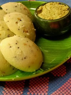 રવા ઈડલી (Rava Idli) (Semolina Idli) રેસીપી મુખ્ય ફોટો