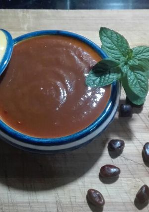 A picture of Imlii aur snooth (سونٹھ)ki Chutney.