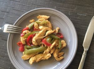 Una foto de Fajitas de pollo con pimiento rápido y fácil