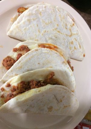 Una foto de Quesadillas con flor de calabaza
