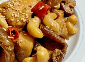 Hình của món Ức Gà Kho Hạt Điều Nấm Đông Cô.