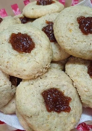 Una foto de Pepas de nueces con membrillo
