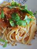 Spaghetti con crema di pomodorini,rucola e nocciole tostate 🥜🍅