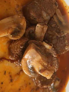 Una foto de Solomillo de cerdo en salsa con champiñones