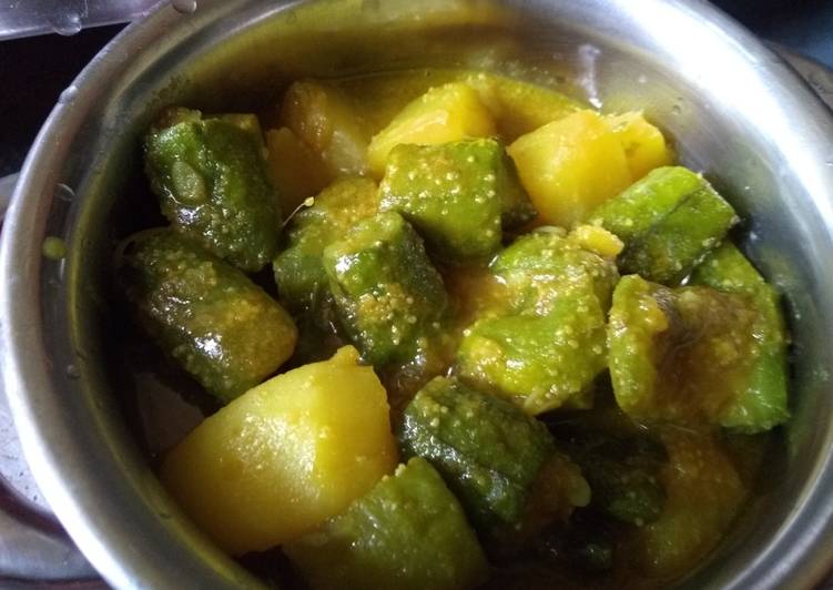 Ridged gourd potatoes curry