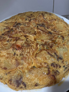 Una foto de Tortilla de patata con chorizo picante
