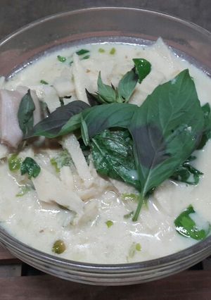 รูปของ แกงเขียวหวานไก่หน่อไม้สด สูตรนมสด