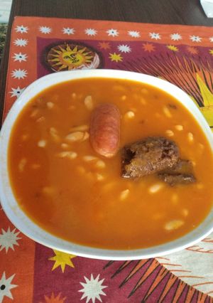 Una foto de Judía blanca con chorizo y morcilla