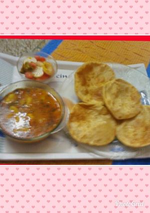 A picture of Poori Aloo.
