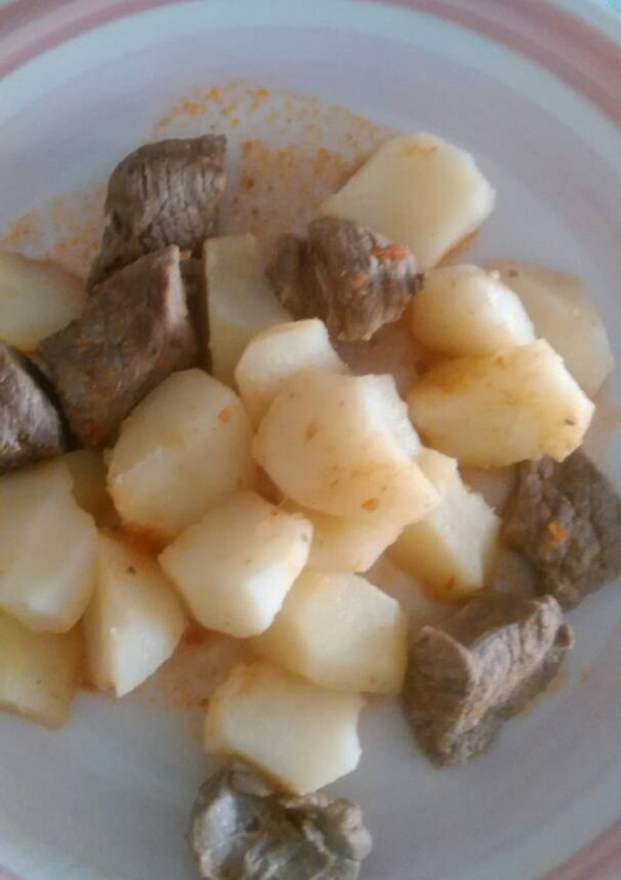 Una foto de Estofado de carne con patatas, con robot y sin gluten