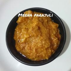 A picture of Paneer with kaju gravy.