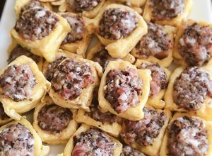 Hình của món Đậu nhồi thịt sốt cà chua.