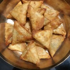 Mint flavour chana dal mini patti samosa A picture of Mint flavour chana dal mini patti samosa.
