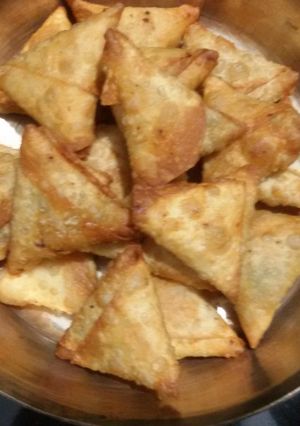 A picture of Mint flavour chana dal mini patti samosa.