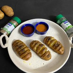 A picture of Hasselback Potato.