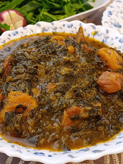 عکسی از دستور خورش آلو اسفناج