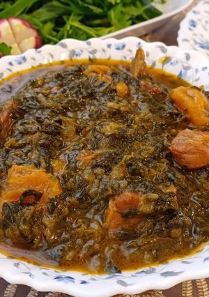 عکسی از دستور خورش آلو اسفناج