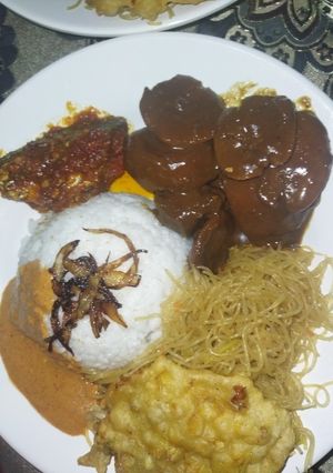 Foto resep Semur jengkol, nasi uduk megicom sambel kacang, bihun goreng