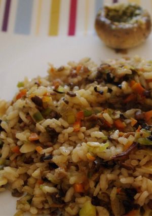 Una foto de Arroz tostado con verduras