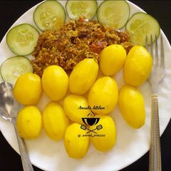A picture of Boiled potato with egg sauce.