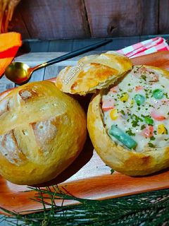 Foto resep Chicken Cream Soup in Baguette Bowl