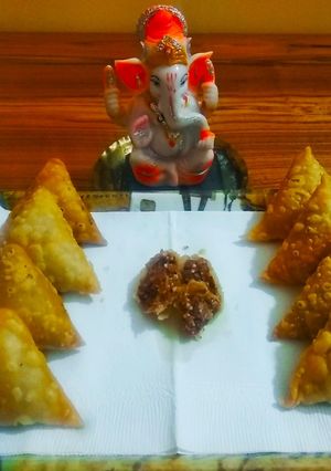 हेल्दी अलसी एंड डॉय फ्रूट्स समोसा रेसिपी मुख्य फोटो