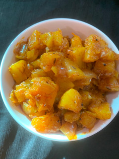 आलू प्याज़ की सब्ज़ी (Aloo pyaz ki sabzi recipe in Hindi) रेसिपी मुख्य फोटो