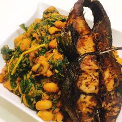 A picture of Vegetable beans and fried fish.