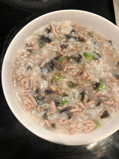 Hình của món Cháo thịt băm tía tô.