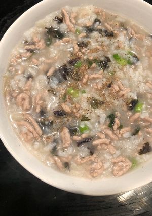 Hình của món Cháo thịt băm tía tô.