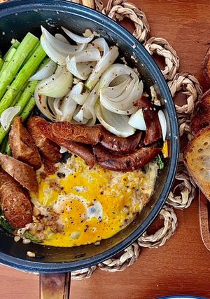 Hình của món Bò Né Phiên Bản Dọn Tủ.