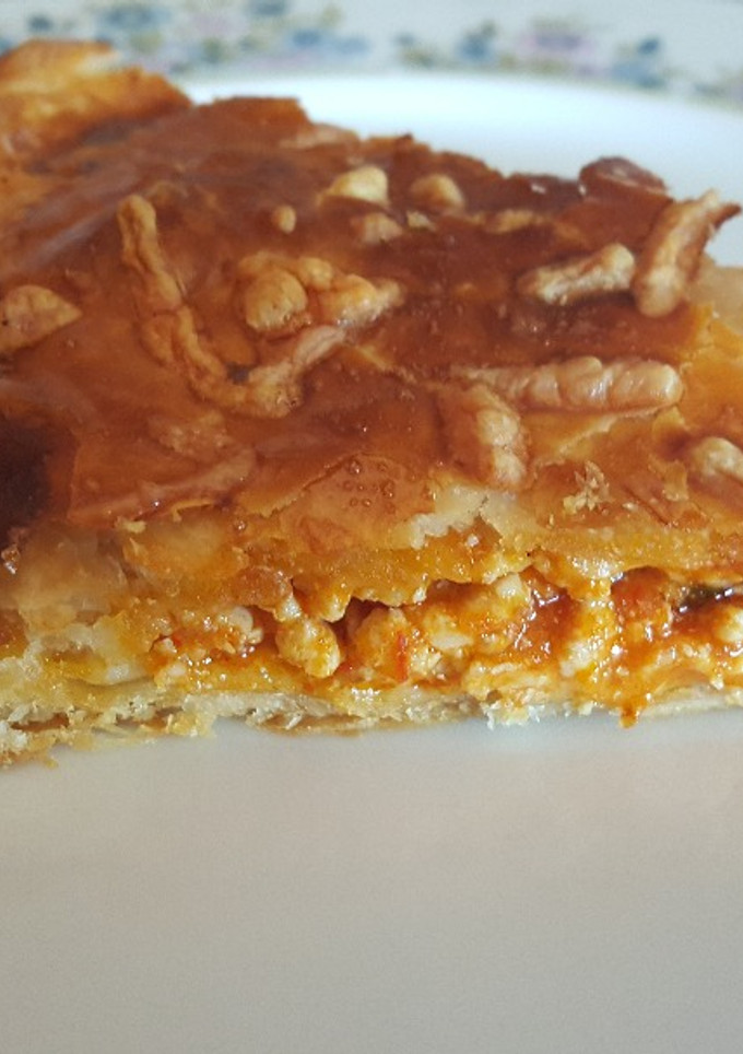 Una foto de Empanada de pollo y crema de pimientos 