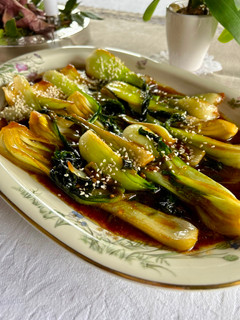 Una foto de Pak choi (col china) en salsa de ostras