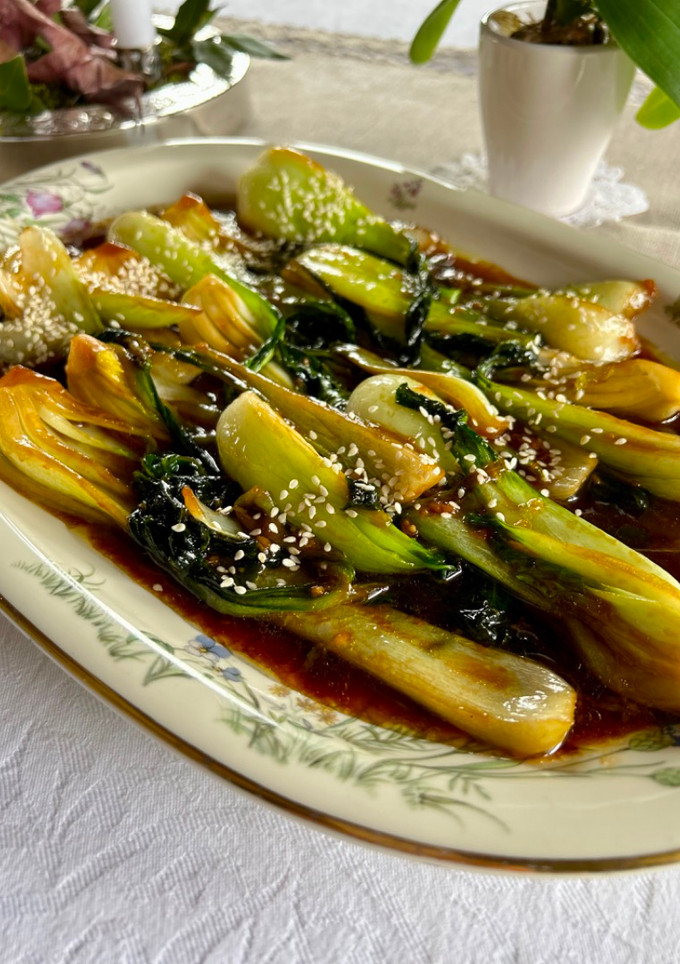 Una foto de Pak choi (col china) en salsa de ostras