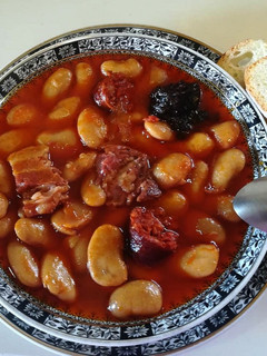 Una foto de Fabada con judiones de la Granja