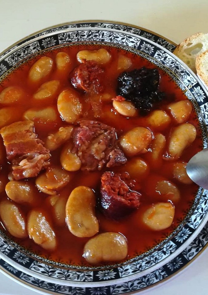 Una foto de Fabada con judiones de la Granja