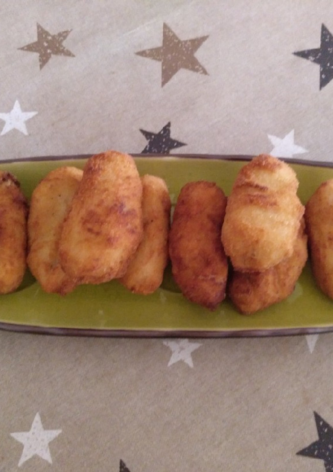 Una foto de Croquetas de pollo, setas y caldo