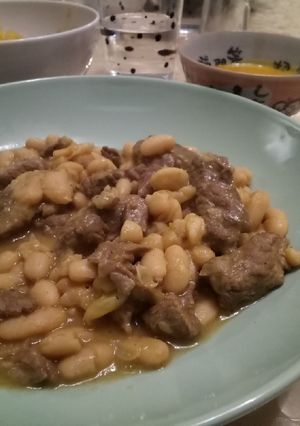 Une photo de Agneau aux haricots blancs