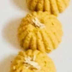 A picture of Besan ladoo.