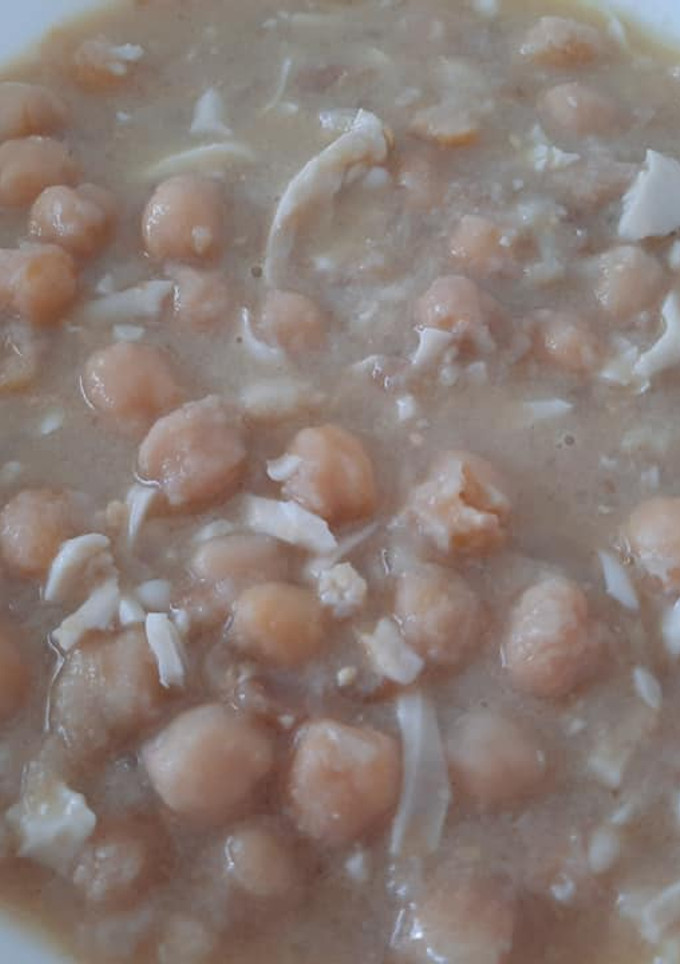 Una foto de Garbanzos en salsa